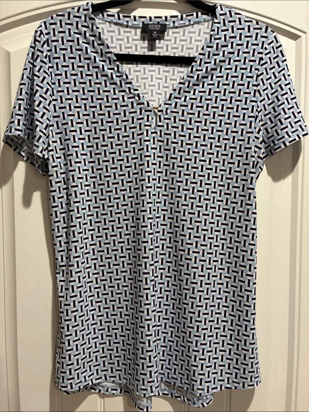 Jones New York White Short-Sleeve V-Neck Tee with Navy Geometric Print